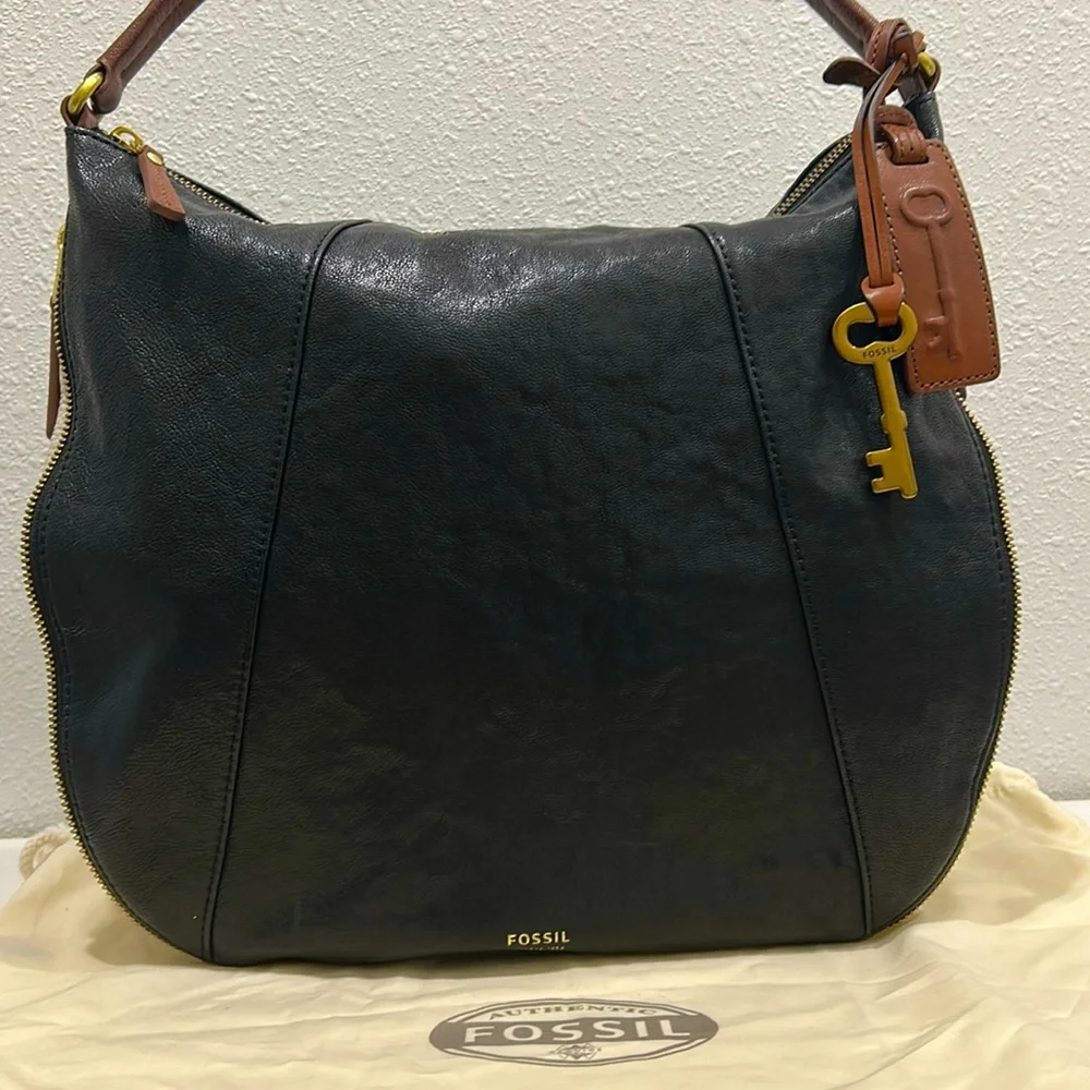 NWOT FOSSIL Gwen Hobo Expandable Pebbled Leather Bag with Dust Bag - Picture 9 of 17